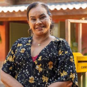 Solange Couto tem um longo histórico na TV: além de atriz, ela foi apresentadora da RedeTV! ao lado de Solange Frazão e Ney Gonçalves Dias