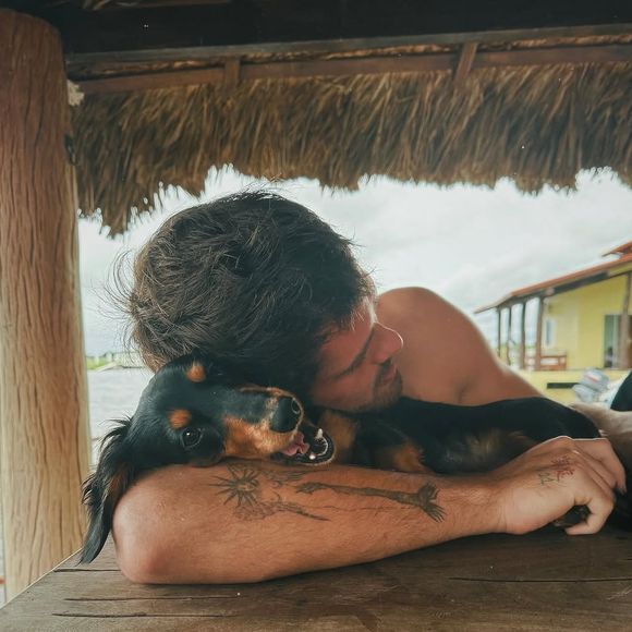 João Guilherme comemorou 23 anos no último sábado (01), ao lado de amigos, familiares e de Bruna Marquezine na Fazenda Talismã.