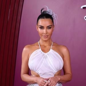 Kim Kardashian esteve no Rio de Janeiro nesta segunda-feira (10) para divulgar a série ‘Tudo é Justo’