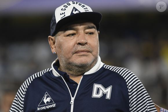 Julgamento da morte de Maradona aponta sete profissionais da saúde como réus. Penas podem chegar a 25 anos de prisão