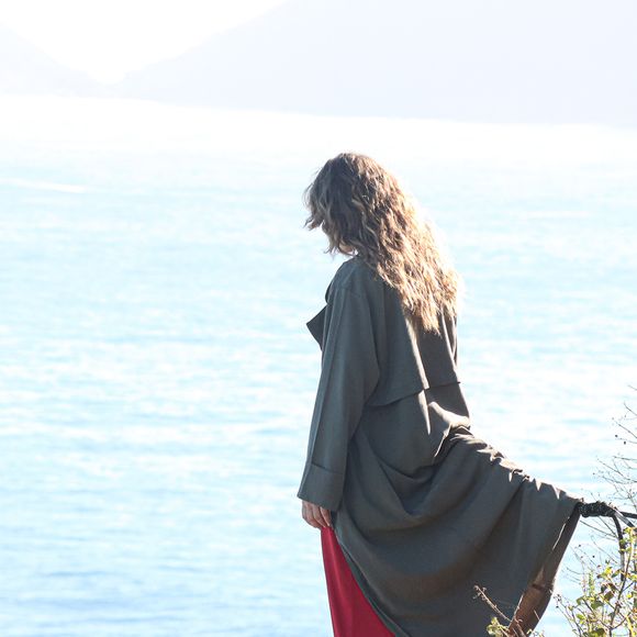 Paolla Oliveira aparece amarrada à beira de um penhasco em gravação de 'Vale Tudo'; saiba qual será o destino de Heleninha