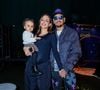 Neymar chegou a circo acompanhado da mulher, Bruna Biancardi, que trazia nos braços a filha do casal Mel, de 1 ano