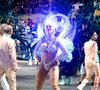 Carnaval com LED: Paolla Oliveira usou artifício no último desfile como rainha de bateria da Grande Rio