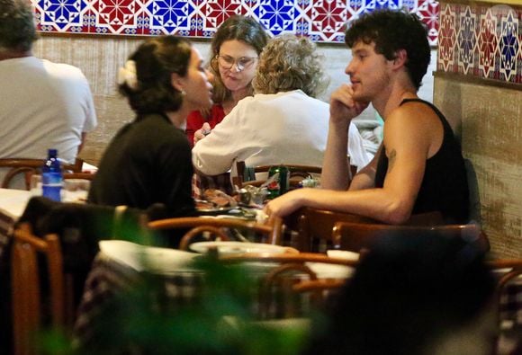 Bruna Marquezine e Shawn Mendes curtiram um jantar a dois do Braseiro da Gávea, na zona sul do Rio de Janeiro