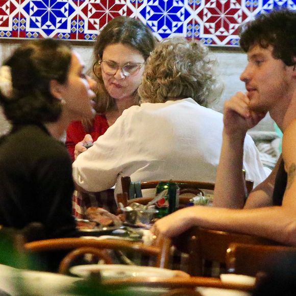 Bruna Marquezine e Shawn Mendes curtiram um jantar a dois do Braseiro da Gávea, na zona sul do Rio de Janeiro