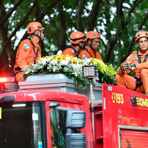 Corpo de Preta Gil foi levado em cortejo até o crematório