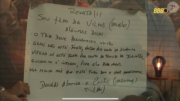 Segurando um cartaz cheio de mensagens estratégicas, Douglas e Carlos deixaram claro que a percepção externa sobre os participantes pode não ser exatamente o que se imagina dentro da casa.