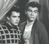 Há quase 70 anos, esse jovem e saudoso ator era vilão em filme de comédia; ele nem imaginava que na década de 1980 teria personagem memorável em programa infantil de sucesso. Descubra quem é! - Vovó Mafalda do 'Bozo', Valentino Guzzo à direita