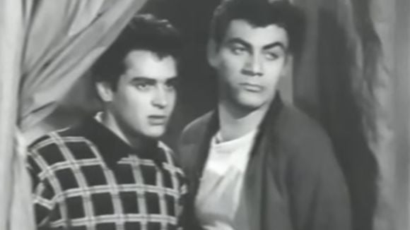 Há quase 70 anos, esse jovem e saudoso ator era vilão em filme de comédia; ele nem imaginava que na década de 1980 teria personagem memorável em programa infantil de sucesso. Descubra quem é!