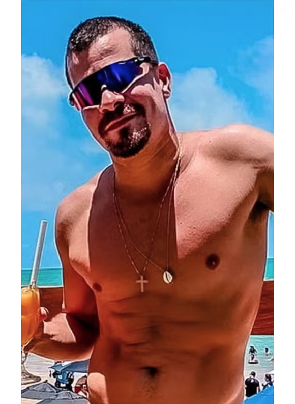 Com o fim das gravações e já de férias no Nordeste, Thiago Mostrou seu novo visual, de cabelo curtinho no estilo militar