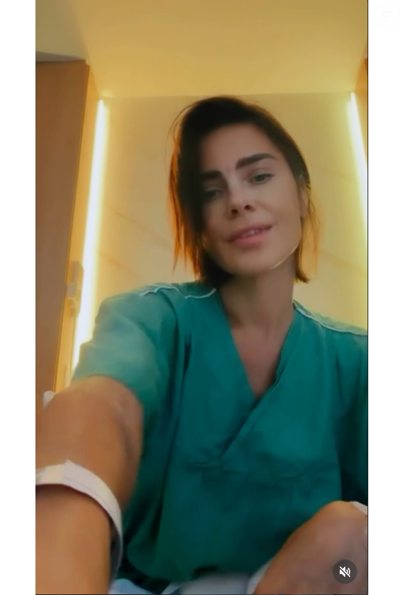Carolina Dieckmmann contou que procurou atendimento médico antes de uma viagem de trabalho para uma região de difícil acesso. Segundo a artista, a decisão foi fundamental para que a infecção renal fosse diagnosticada e tratada a tempo