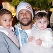 Mais que irmãs, amigas! No Dia dos Pais, Bruna Biancardi mostra presente de Neymar com as filhas Mavie e Helena juntas