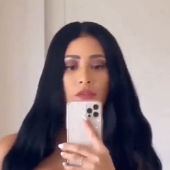 Simaria já postou fotos de calcinha e sutiã na web