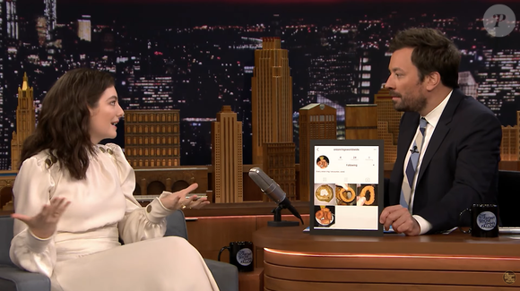 Em entrevista a Jimmy Fallon, Lorde confirmou hobby divertido durante turnê