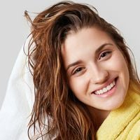 Helena Rodero, farmacêutica espanhola: 'Aplicar o condicionador no cabelo seco antes do shampoo, do meio das madeixas até as pontas, é recomendado para cabelos delicados e sem brilho'