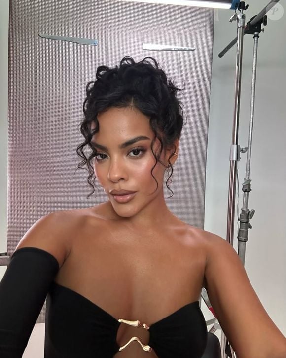 Bella Campos já usou o cabelo trançado em algumas ocasiões, e não se sabe se gravará cenas com o novo visual