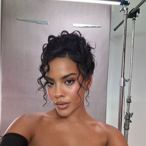 Bella Campos já usou o cabelo trançado em algumas ocasiões, e não se sabe se gravará cenas com o novo visual