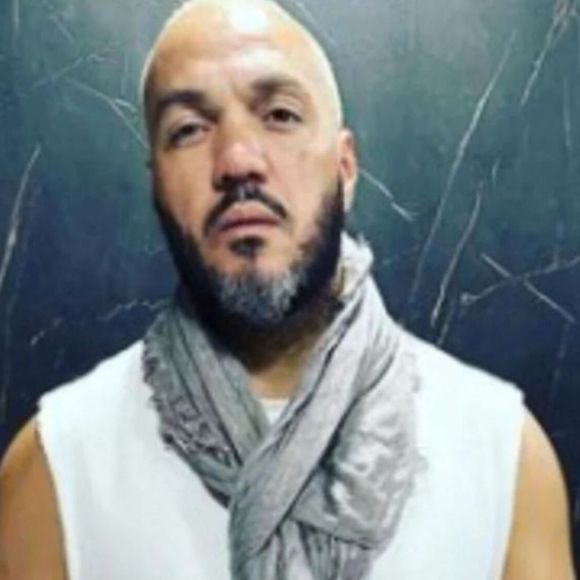 Cantor Belo grava cena de barraco para a novela 'Três Graças', no Rio de Janeiro