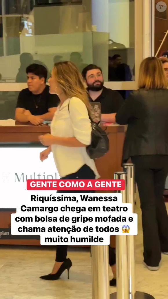 Wanessa Camargo está com o pé bem folgado no sapato, indicando que escolheu um número maior