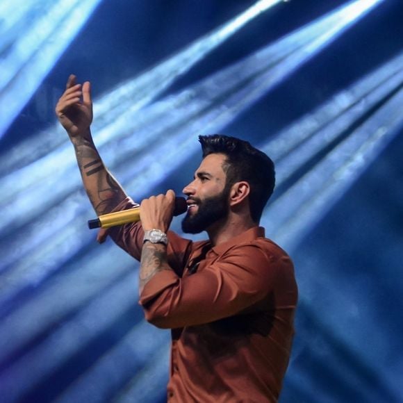 Gusttavo Lima teve mandato de prisão expedido ao longo de 2024 durante investigação policial envolvendo lavagem de dinheiro e jogos ilegais