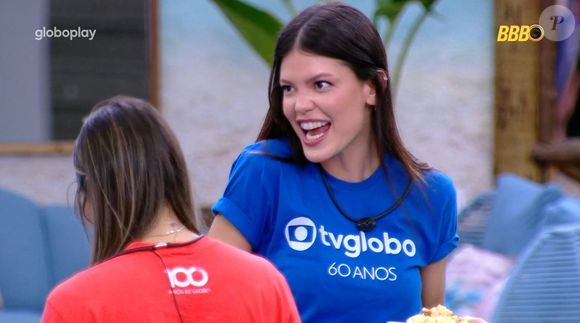 Vitória achou estranho comportamento de Deborah, mas entendeu o profissionalismo da amiga no 'BBB 25'