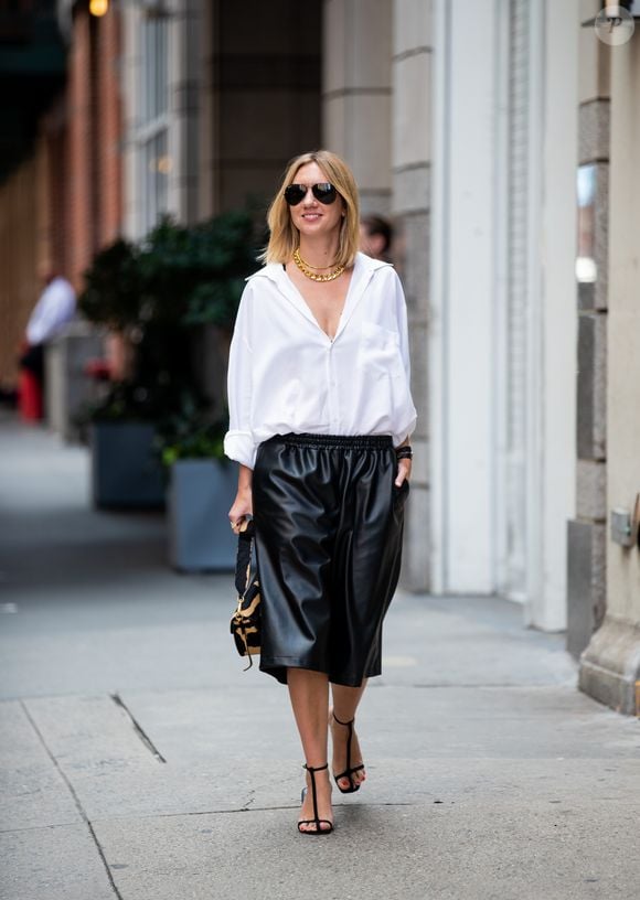 A camisa social branca pode ser aliada à bermuda 'baggy', tendência de verão para quem gosta de comprimentos midi