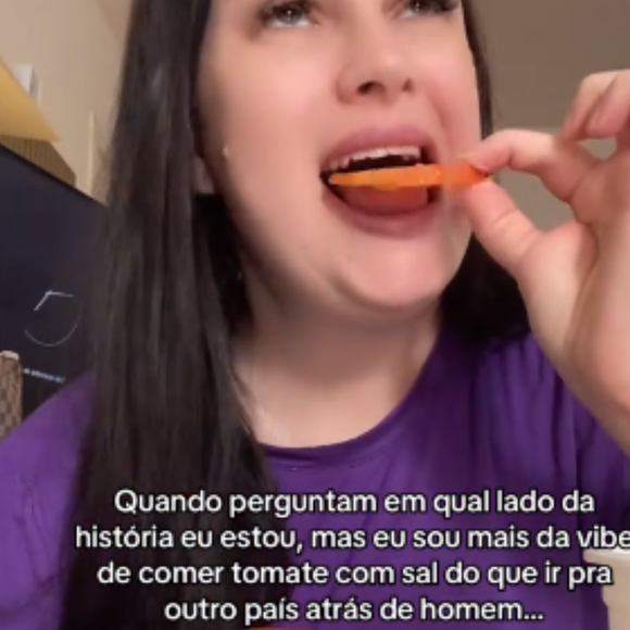 ‘Quando me perguntam em qual lado da história eu estou, mas eu sou mais da vibe de comer tomate com sal do que ir pra outro país atrás de homem’, postou a tiktoker Mariana Liposki