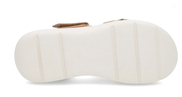 Sandália esportiva Usaflex com solado anatômico possui tecnologia na palmilha, não trazendo tanto impacto quando você caminha.