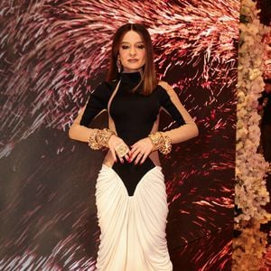 Maiara usou vestido da grife italiana Schiaparelli em uma festa com a presença de Poliana Rocha, em dezembro do ano passado