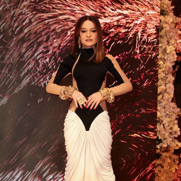 Maiara usou vestido da grife italiana Schiaparelli em uma festa com a presença de Poliana Rocha, em dezembro do ano passado