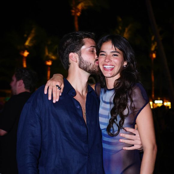 O casal Bruna Marquezine e João Guilherme vão desfrutar do Réveillon Mil Sorrisos.