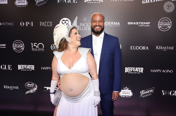 Grávida, Tati Machado deixou barriga à mostra no look usado no Baile Vogue 2025