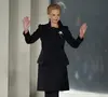 Carolina Herrera é uma das estilistas mais famosas do mundo e faz sucesso com suas dicas de longevidade aos 87 anos