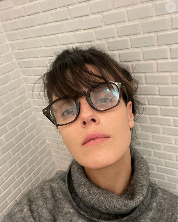 Helena Rizzo, do 'MasterChef Brasil', aconselha colocar bananas em rodelas em cima da massa com mel e canela para assar