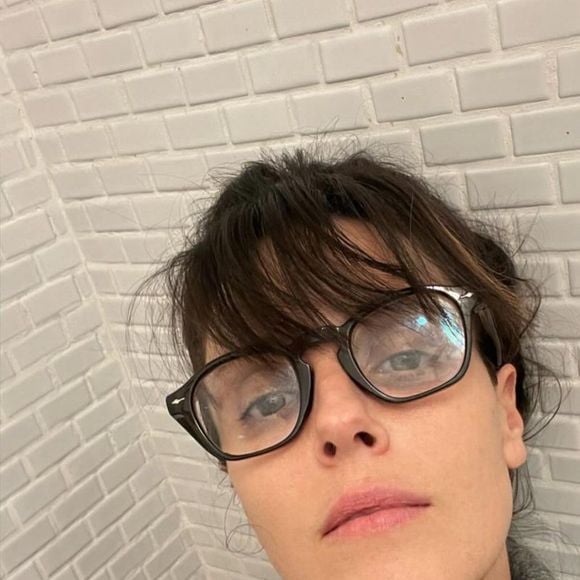 Helena Rizzo, do 'MasterChef Brasil', aconselha colocar bananas em rodelas em cima da massa com mel e canela para assar