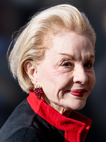 Carolina Herrera confirma que a moda (e a elegância) não tem idade e adere a uma das tendências mais ousadas de 2026