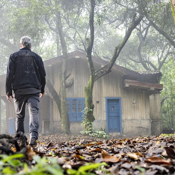 Foragido, Jaques (Marcello Novaes) chega a uma casa abandonada na novela 'Dona de Mim'