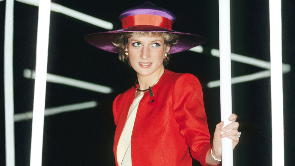 Lady Di amaria usar este scarpin rosa-choque à venda no Brasil; veja fotos!