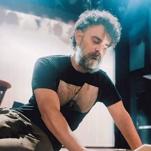 Além do visual, Carmo Dalla Vecchia também mudou muito sua forma de se vestir e portar