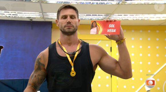 Jonas escolheu o envelope 8 referente à Sol Vega