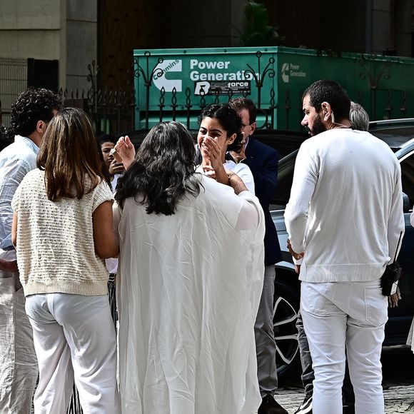 Sandra Gadelha, mãe de Preta Gil, também chegou no mesmo momento do pai, Gilberto Gil