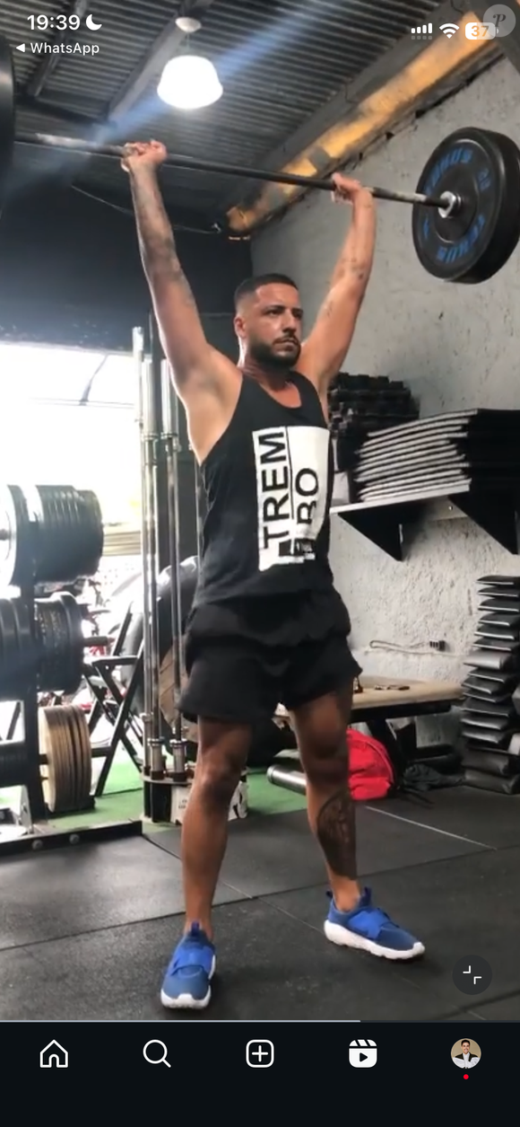 Antes e depois de cair o queixo: cantor mostra que força de vontade muda tudo!