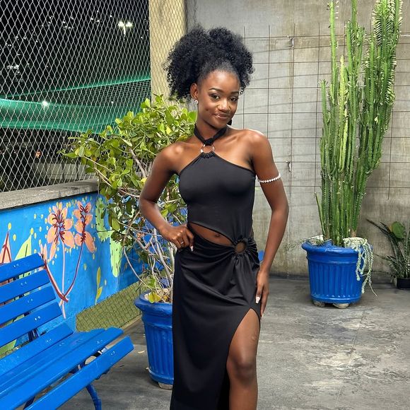 Lorena Raissa fez um desabafo dizendo estar assustada e garantiu que desfilará mesmo grávida