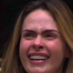 Ana Paula Renault se emociona ao receber abraço de Tadeu Schmidt após perder o pai durante o BBB 26