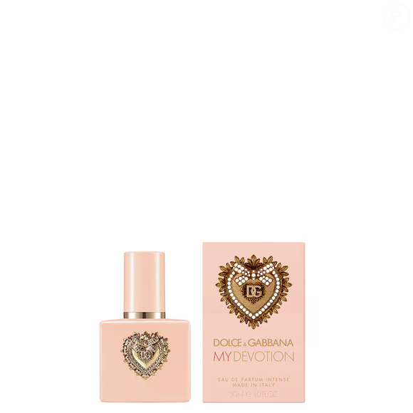 My Devotion Intense, de Dolce & Gabbana: Criado pelo perfumista Olivier Cresp, o My Devotion Intense combina flor de pereira, cassis, peônia e flor de laranjeira em uma composição floral gourmand. De acordo com a descrição do produto, a fragrância equilibra nuances frutadas, florais e levemente adocicadas