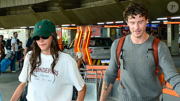 Bruna Marquezine e Shawn Mendes desembarcam juntos em São Paulo nesta terça-feira(16) e levantam suspeitas de um romance cada vez mais sério entre a atriz e o cantor internacional