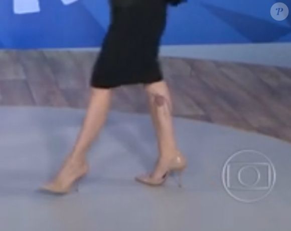 Poliana Abritta exibiu em sua estreia no 'Fantástico' a tatuagem de uma orquídea