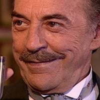 O que acontece com a casa bancária de Francesco em 'Terra Nostra'? Com medo de ficar pobre, banqueiro encontra a falência, mas se livra do fracasso com inesperada luz no fim do túnel