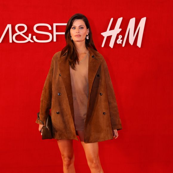 H&M no Brasil: Isabeli Fontana marcou presença na inauguração da marca em São Paulo
