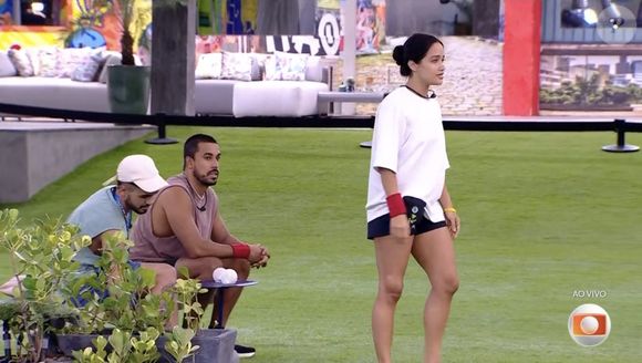 Vinícius escolheu Maike e Eva para receberem a pulseira vermelha e indicou os dois ao paredão